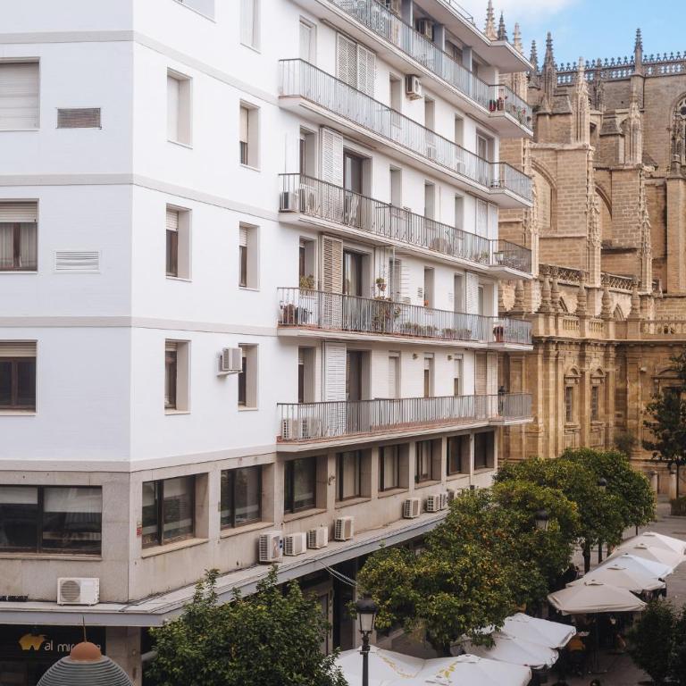HomeySeville-Amazing Views Cathedral Tomas de Ibarra - 8 pax, Parking Optional - Apartamento de 3 dormitorios - 82