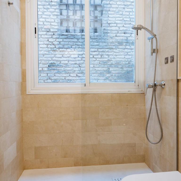 HomeySeville-Amazing Views Cathedral Tomas de Ibarra - 8 pax, Parking Optional - Apartamento de 3 dormitorios - 68