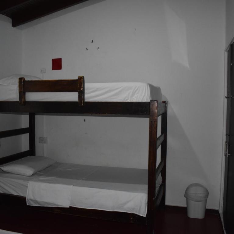 Esmed Hostel - Habitación Cuádruple Clásica - 5