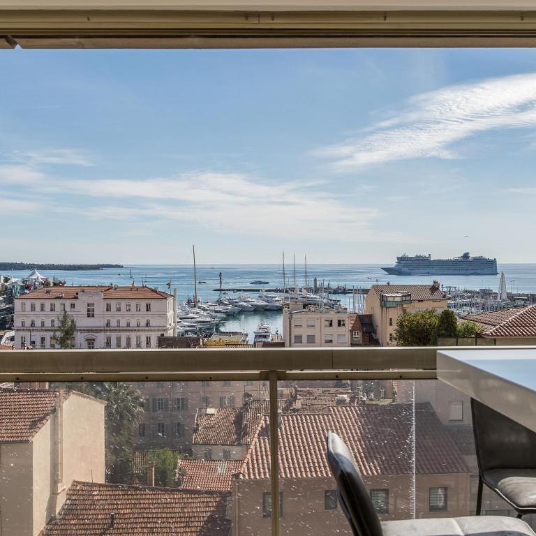 LB Vacation Rentals I Admire Panoramic Ocean Views Through Walls of Windows - Appartement Deluxe - 10