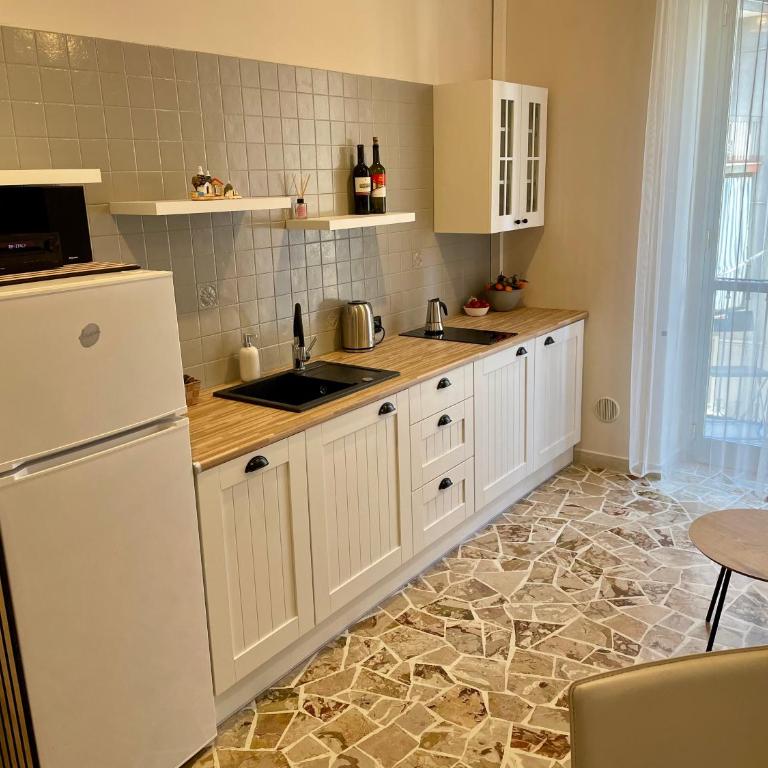 Two Balcony Central Bari - Appartamento con Balcone - 8