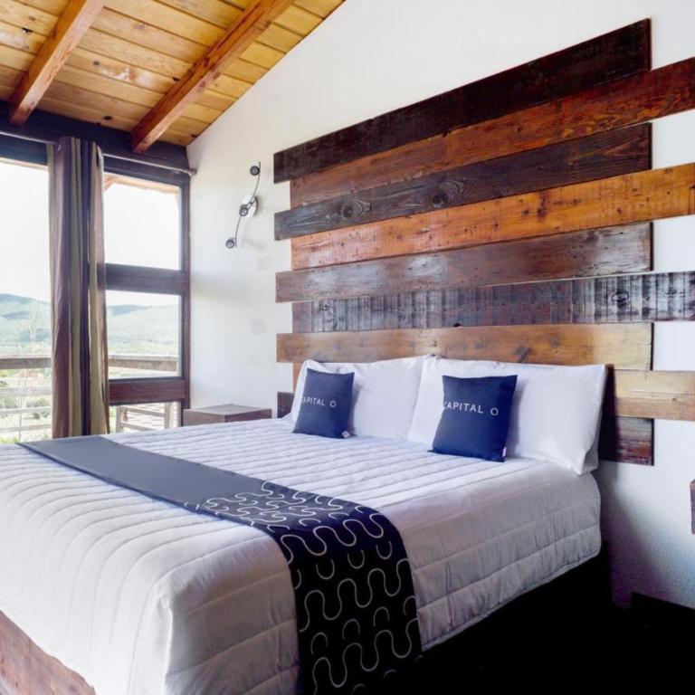 Finca Selah - Habitación con cama extragrande y vistas a la montaña - 15