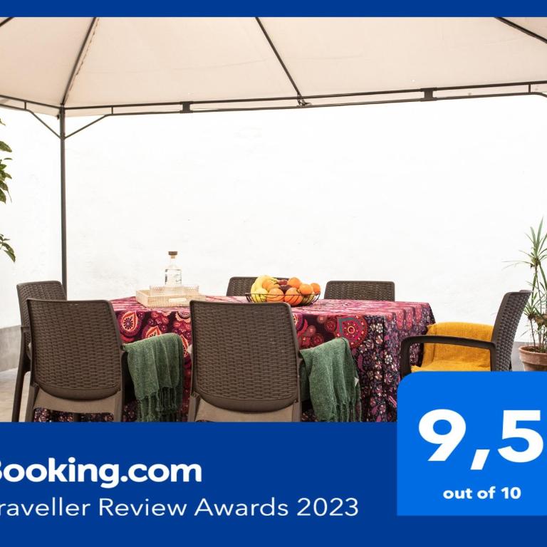 Lugar especial, gran patio, junto al ayuntamiento - Two-Bedroom Apartment - 2