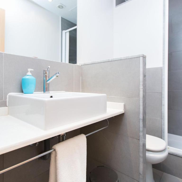 Cathedral Apartments - Standard Studio - 12