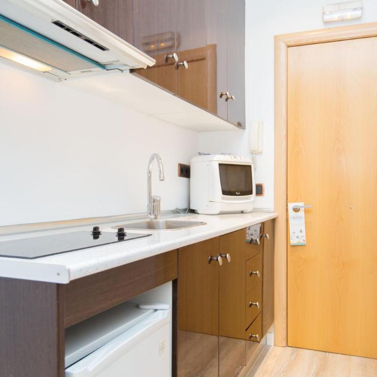 Cathedral Apartments - Standard Studio - 15