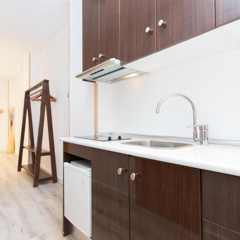 Cathedral Apartments - Standard Studio - 5