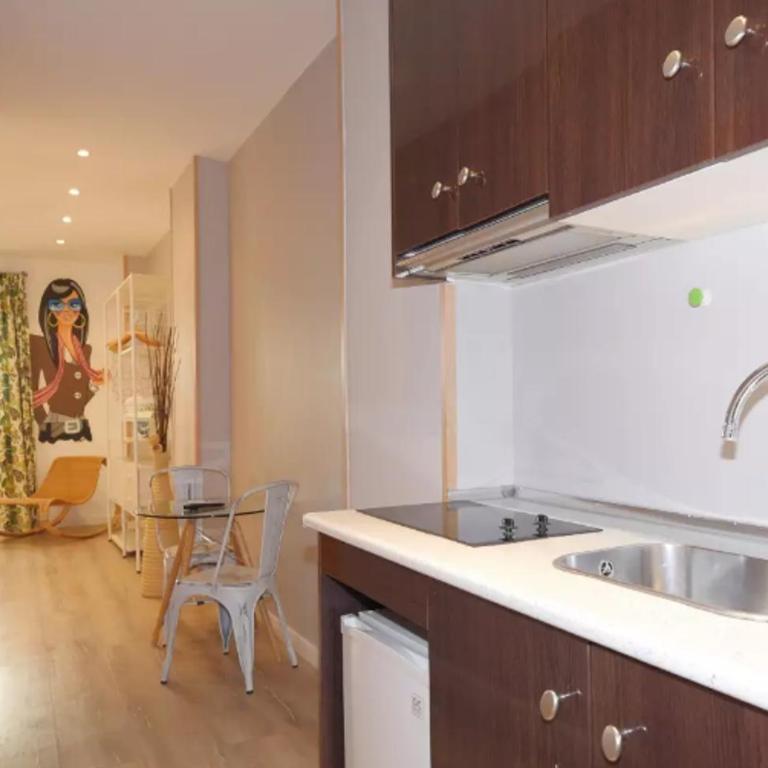 Cathedral Apartments - Standard Studio - 19
