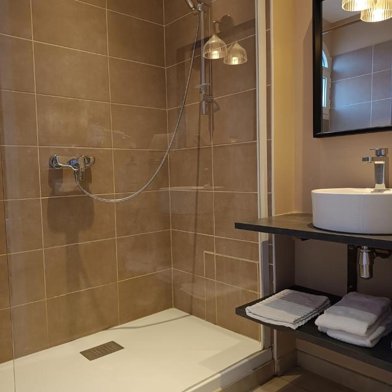 Les Galets Hôtel et B&B - Chambre Double avec Balcon - Vue sur Mer - 3