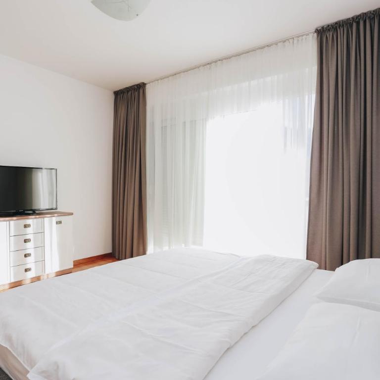 Status-M Apartments Sunny Side - Two-Bedroom Apartment with Mountain View - 7