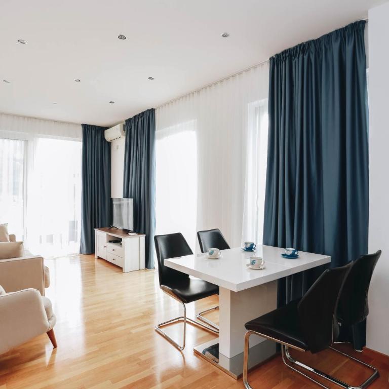 Status-M Apartments Sunny Side - Two-Bedroom Apartment with Mountain View - 4