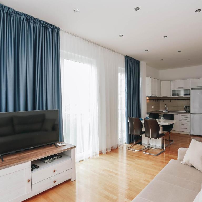 Status-M Apartments Sunny Side - Two-Bedroom Apartment with Mountain View - 5