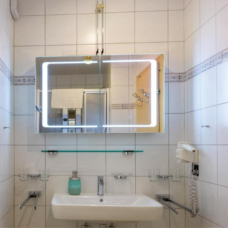 Landhaus Josefa - Two-Bedroom Apartment with Balcony and Riverview - 2