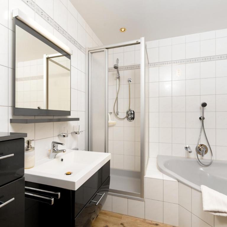 Landhaus Josefa - Three-Bedroom Apartment with 2 Balconies and Mountain View - 3