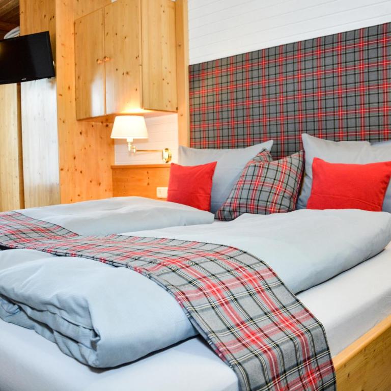 Hotel Waldblick - Doppelzimmer mit Balkon - 1