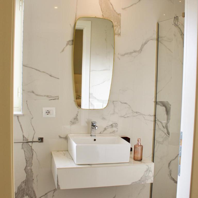 Dimora San Gregorio Luxury Rooms - Deluxe Double Room with Balcony - 13