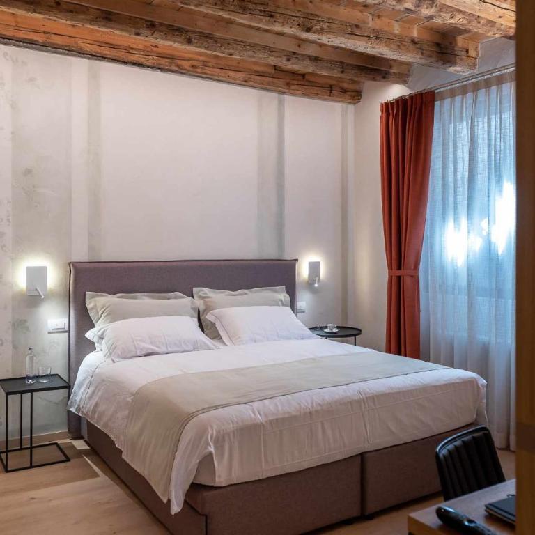 Buranelli Charme Rooms - Chambre Double Deluxe avec Douche - 1