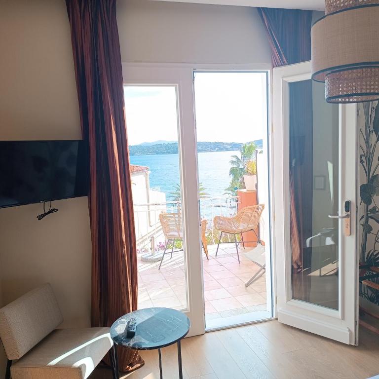 Les Galets Hôtel et B&B - Chambre Double avec Terrasse - 6