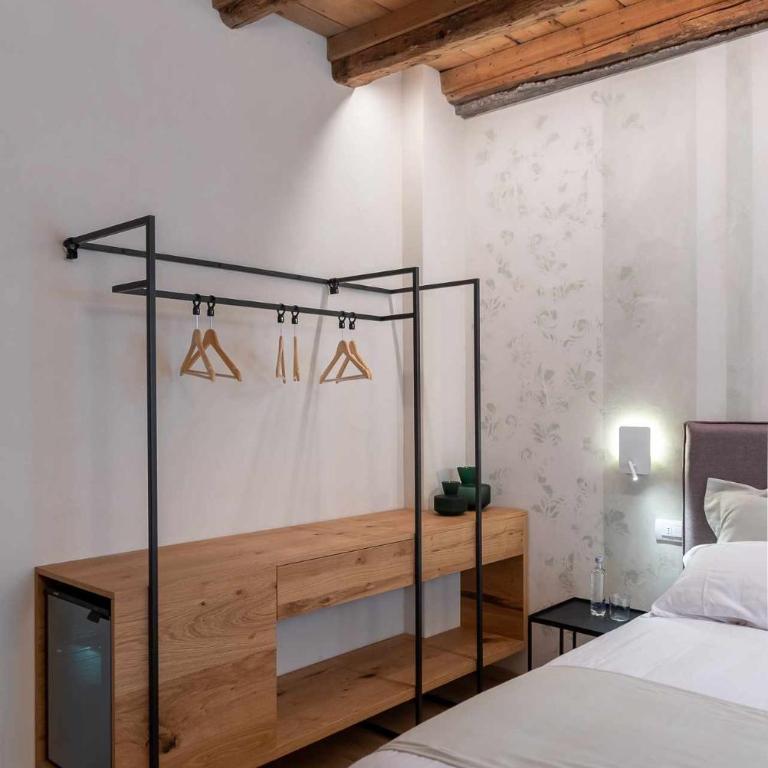 Buranelli Charme Rooms - Chambre Double Deluxe avec Douche - 7