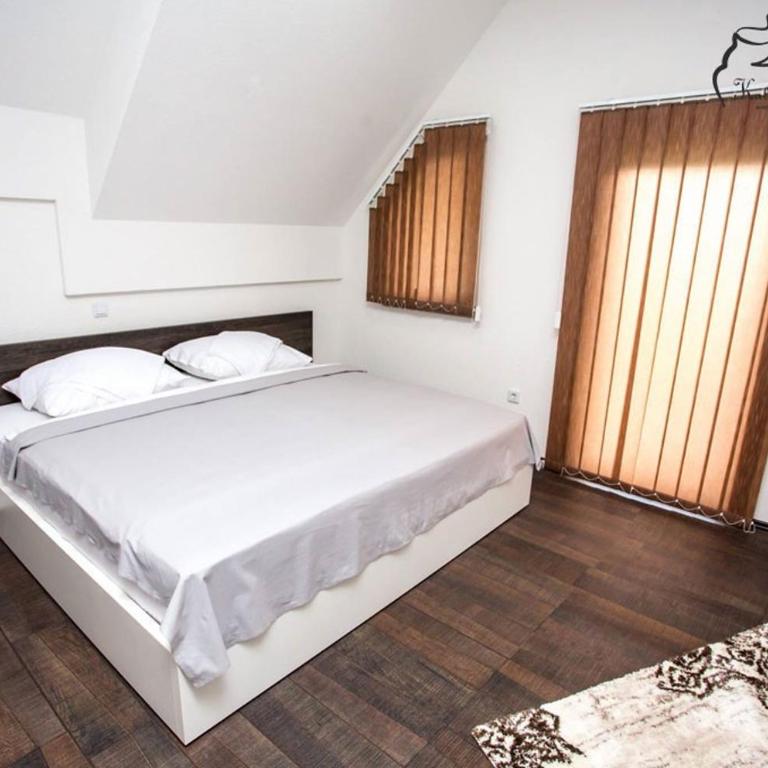 Villa Ostrovica - Three-Bedroom Villa - 8