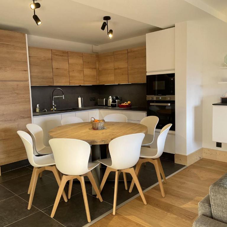 Appartement Alpin Chaleureux avec Sauna et Parking à La Rosière - FR-1-275-190 - Apartment - 3