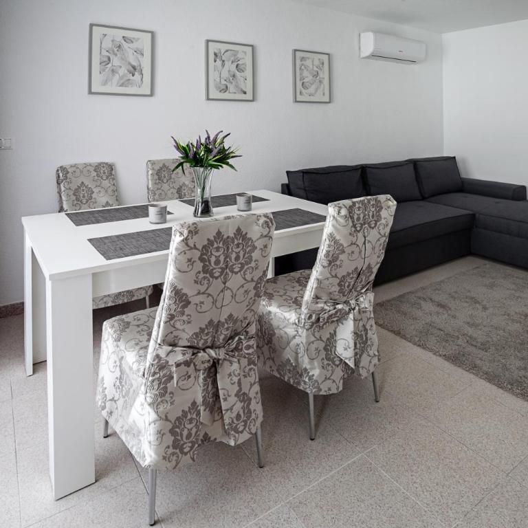 Hola Mar - Two-Bedroom Apartment - 14