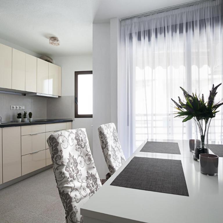 Hola Mar - Two-Bedroom Apartment - 18