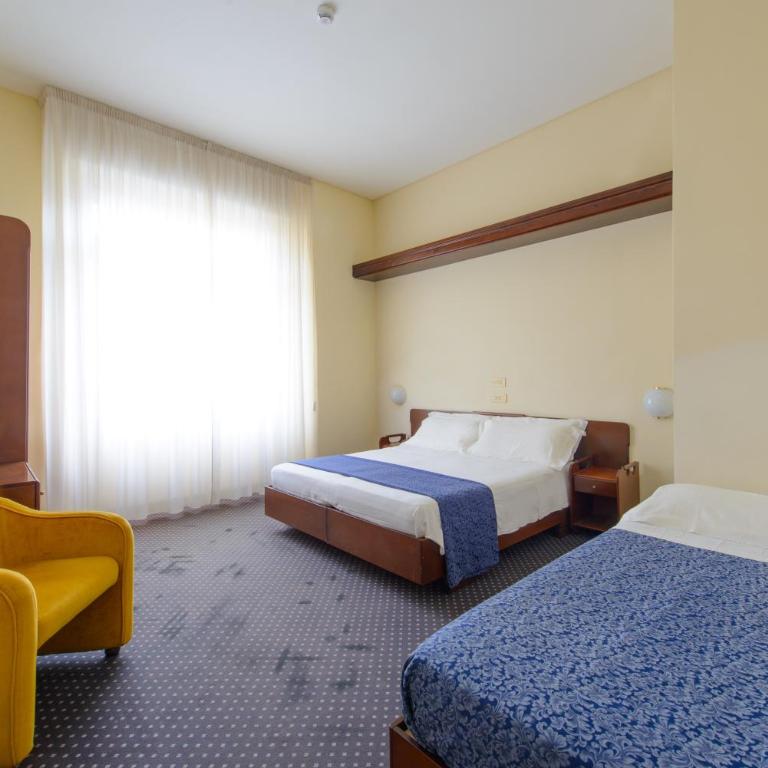 Palace Hotel Domus Mea Riccione - Camera Tripla Economy - 5