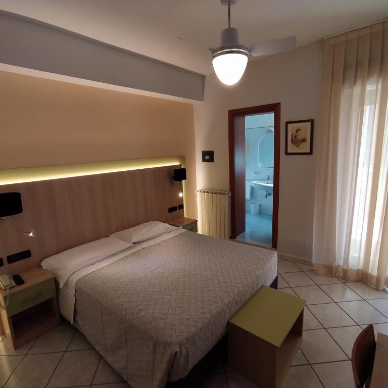 Hotel Monica - Camera Tripla - 3