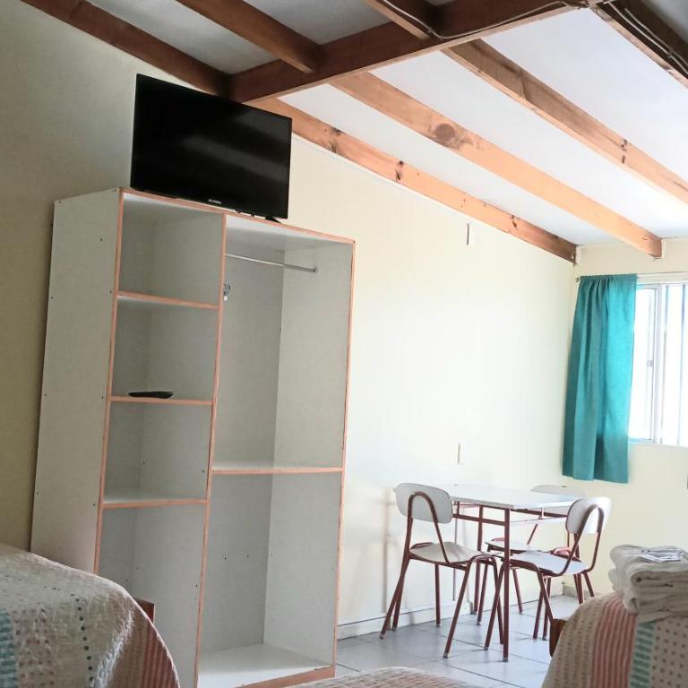 Hostal Amunategui- Sucursal Aguirre - Quadruple Room with Private Bathroom - 1