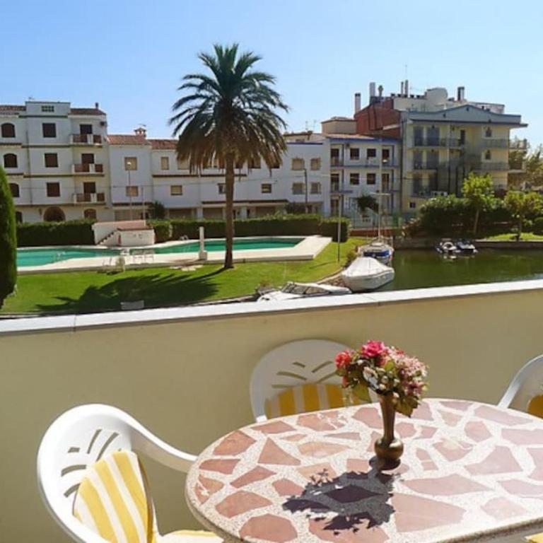 Apartamento céntrico con piscina y parking - Apartamento de 2 dormitorios - 1