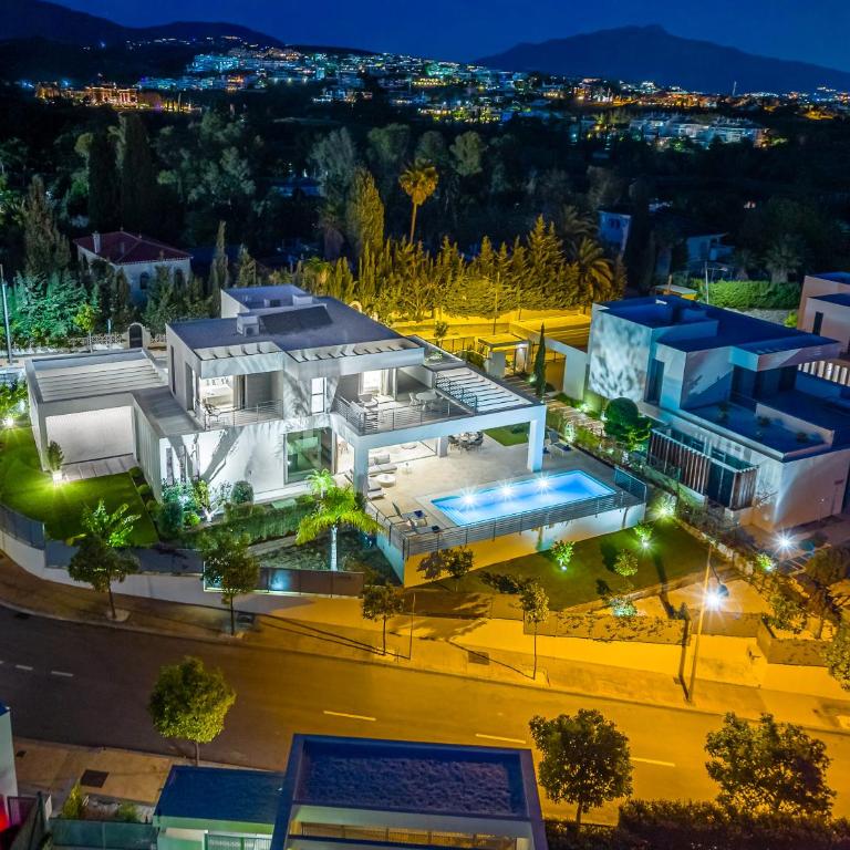 VACATION MARBELLA I Villa Schumacher, New Built, Sea View, Luxury, Private Pool, BBQ, Golfers Paradise, Entertainment Room - Villa - 41