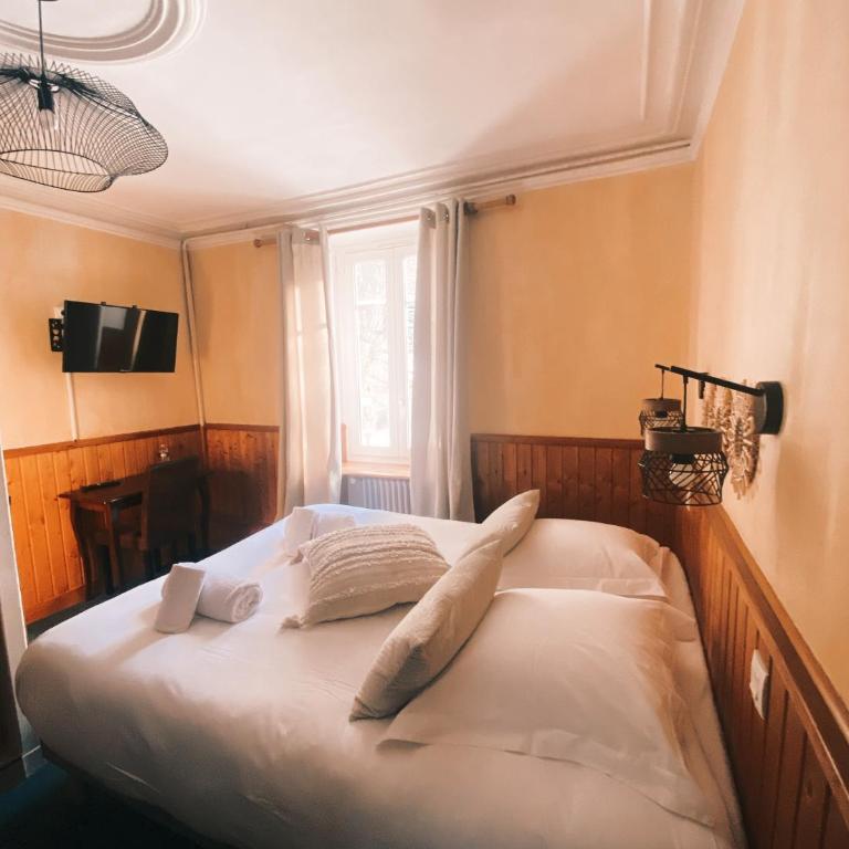La Petite Auberge - Chambre Double Standard avec Salle de Bains Privative et Toilettes Communes - 2