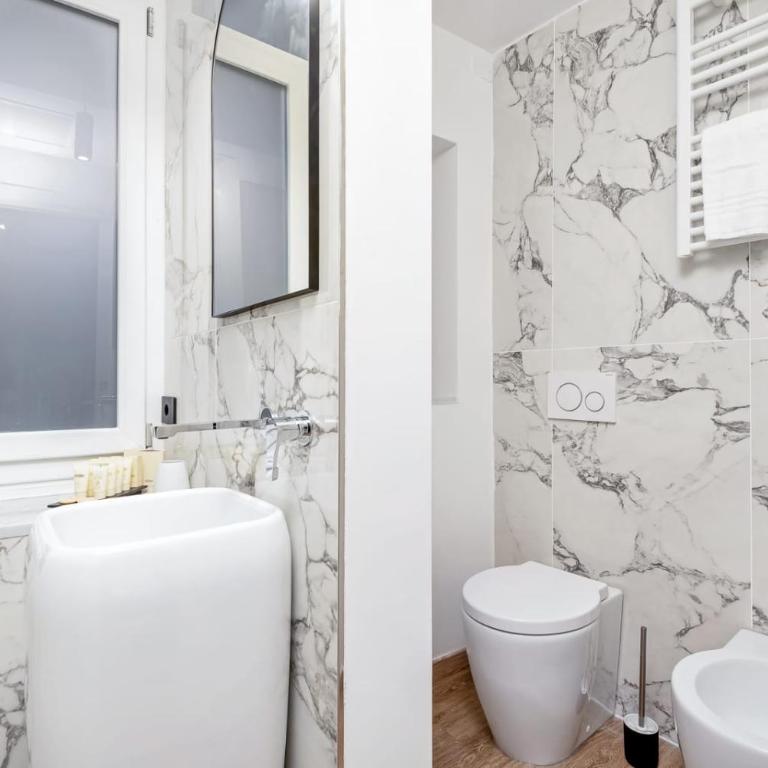 Nelli Rooms - Via Biassa - Deluxe Room - 9