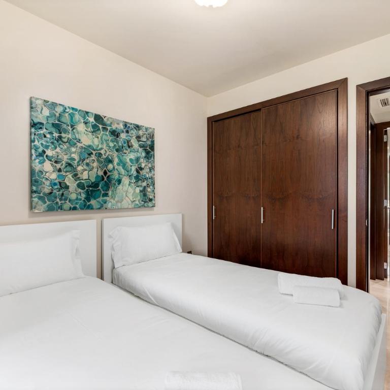 Modern & Peaceful 2BR APT w/Parking - Medina Banus - Two-Bedroom Apartment - 3
