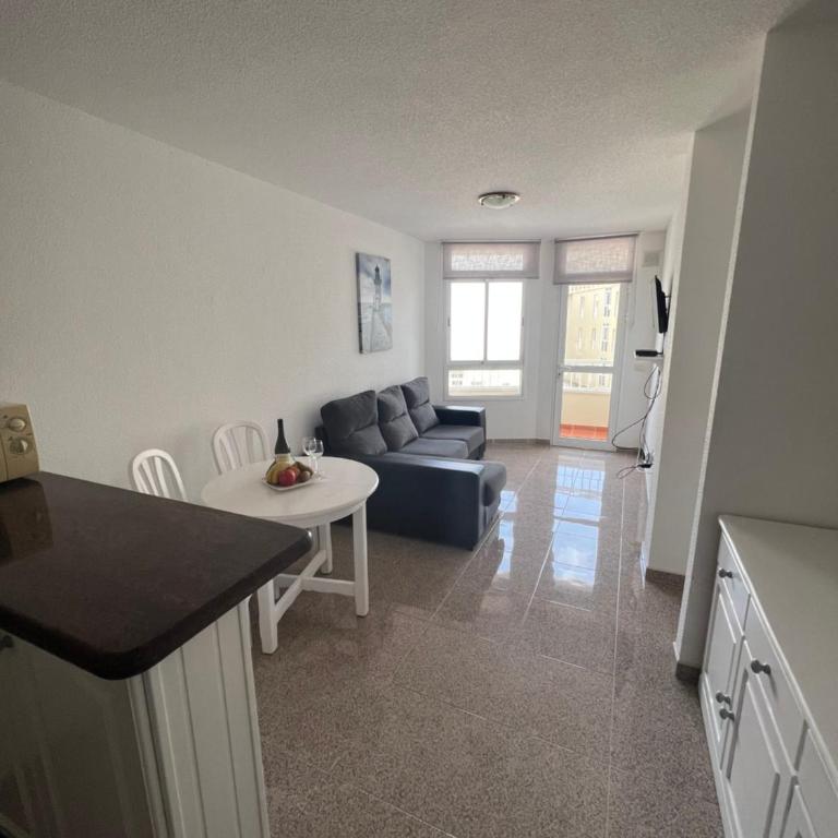Edificio Playa Chica - Apartamento de 1 dormitorio con balcón y vistas a la ciudad - 2B - 4