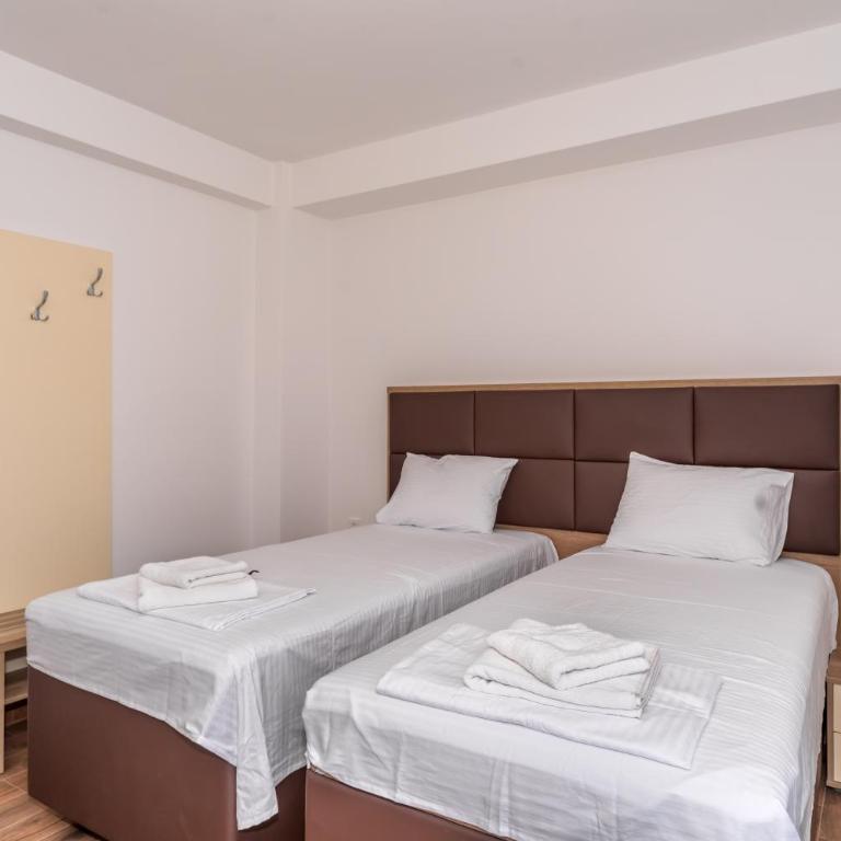Hotel Pharos - Deluxe King Suite - 2