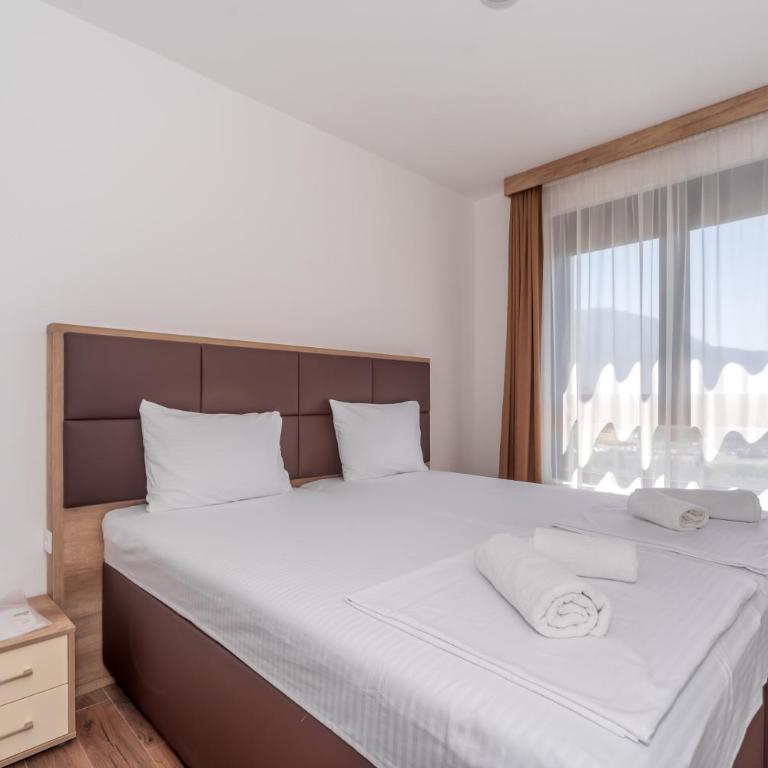 Hotel Pharos - Deluxe King Suite - 3