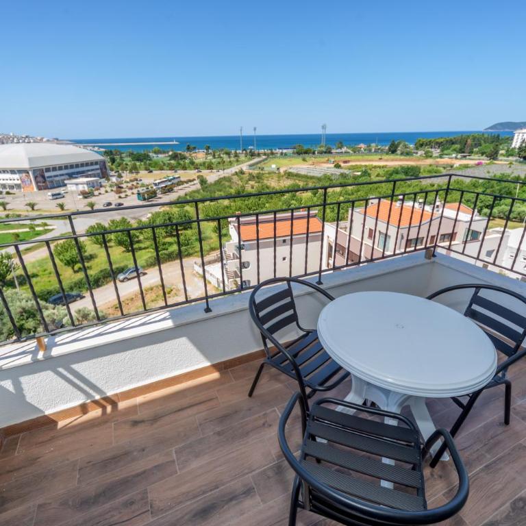 Hotel Pharos - Deluxe King Suite - 20