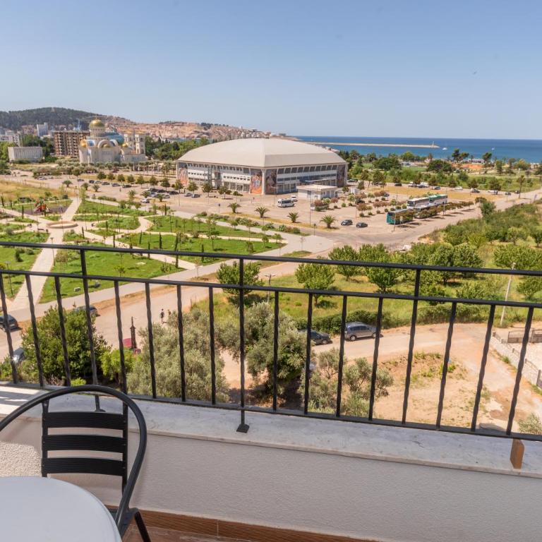Hotel Pharos - Deluxe King Suite - 18