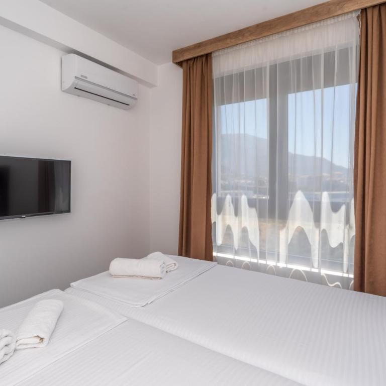 Hotel Pharos - Double or Twin Room with Balcony - 7