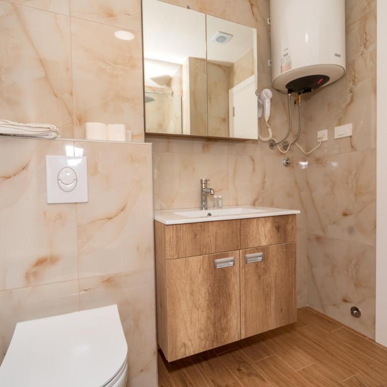 Hotel Pharos - Deluxe King Suite - 1
