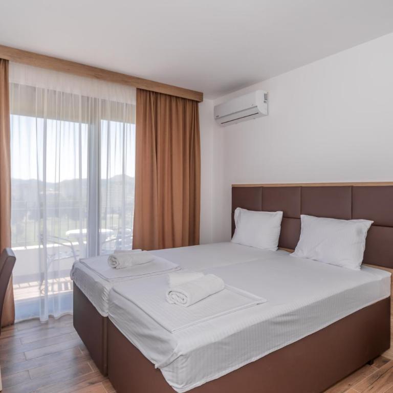 Hotel Pharos - Double or Twin Room with Balcony - 11