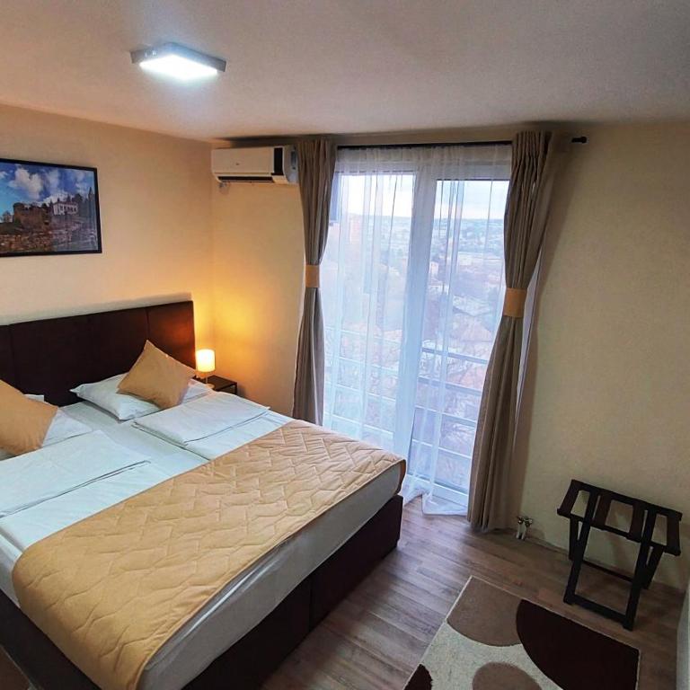 Hotel Villa Panorama - Standardna Dvokrevetna Soba sa Bračnim Krevetom - 2