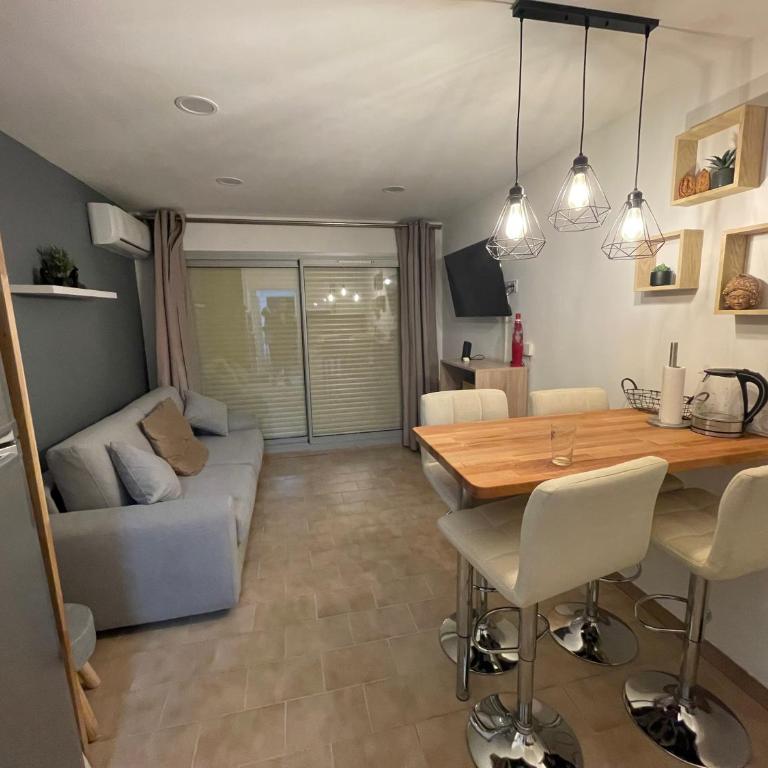 2 Pièces Climatisé-WIFI / 4 voyageurs / Boxe Privé / 2 piscines / 2 tennis / Pétanque / PingPong - Appartement 1 Chambre - 6