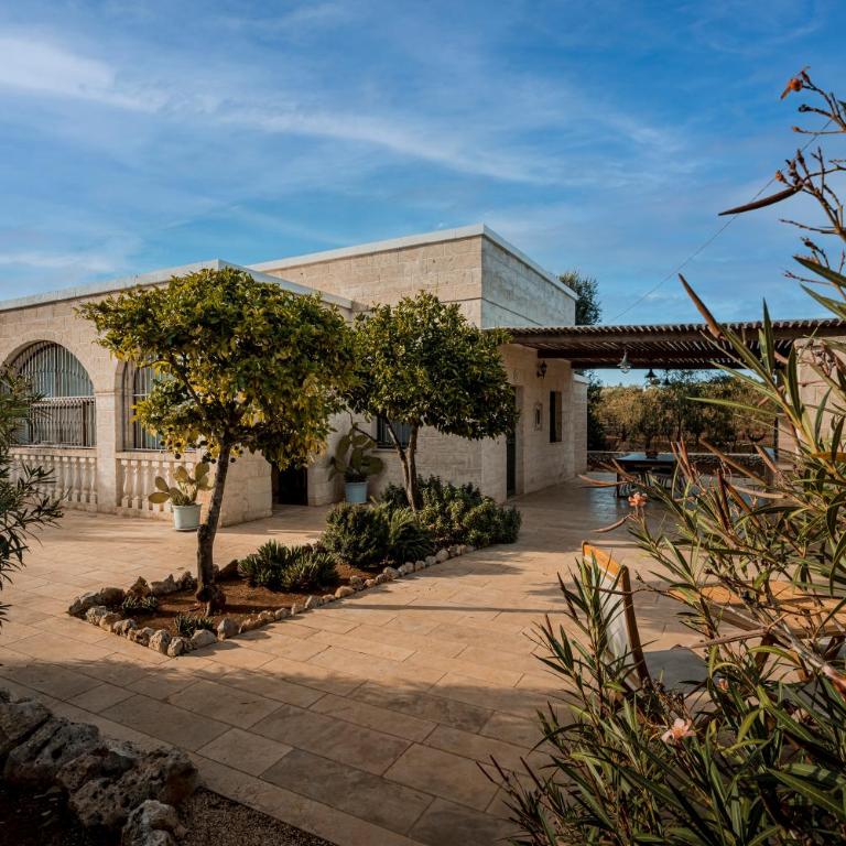 VILLA OSTUNI ONE mit Pool, Gästehaus & Glamping - Villa - 1