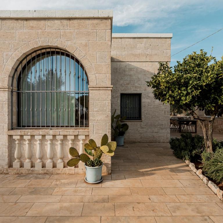 VILLA OSTUNI ONE mit Pool, Gästehaus & Glamping - Villa - 2