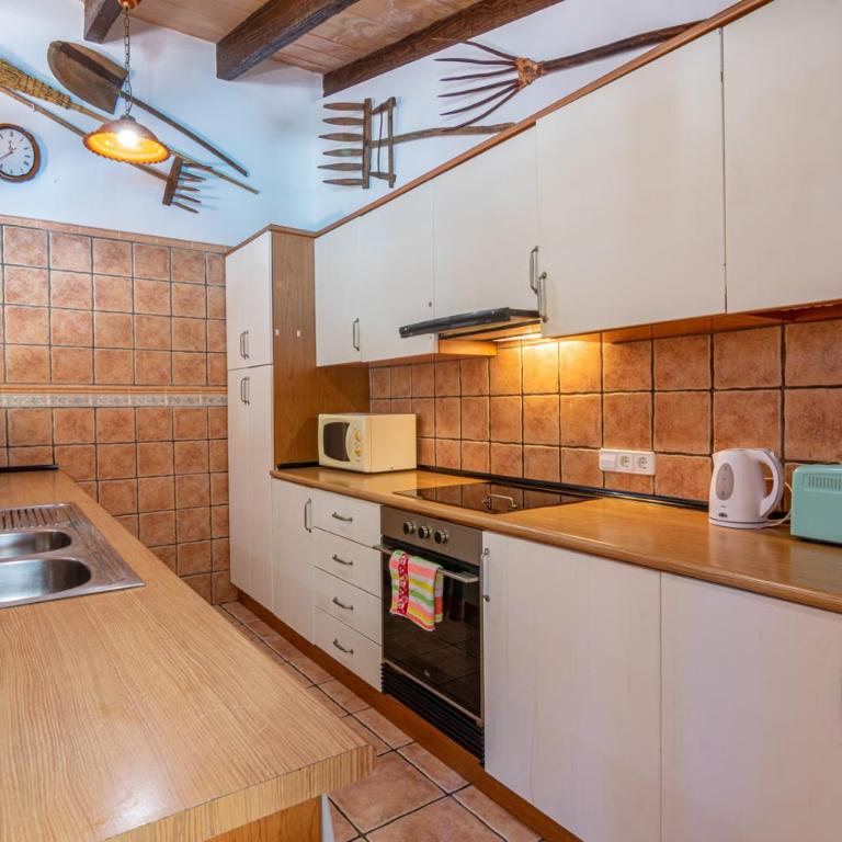 Casa con piscina a 1 km del mar y del pueblo - Villa de 3 dormitorios - 13