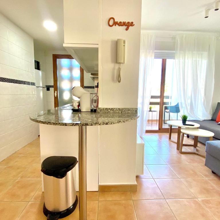 Renteando Albir Apartments - One-Bedroom Apartment with Pool View - 4