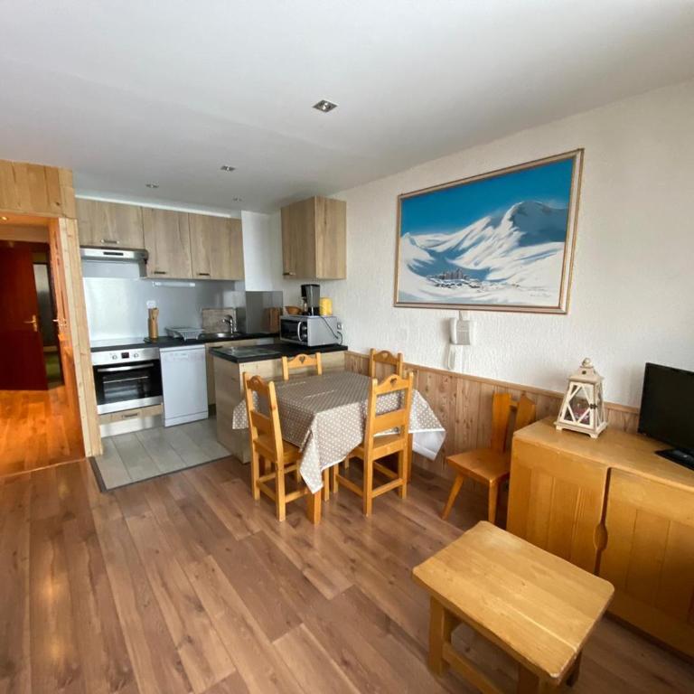 Studio ski aux pieds, vue montagne, idéal pour 4 - FR-1-449-45 - Studio - 2