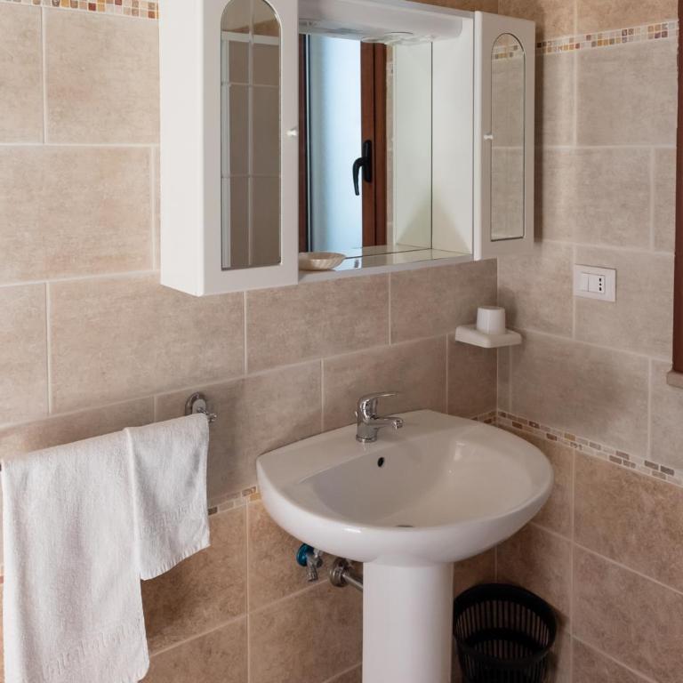 Agriturismo Masseria Pallanzano CON PISCINA - Camera Matrimoniale con Bagno Privato - 26